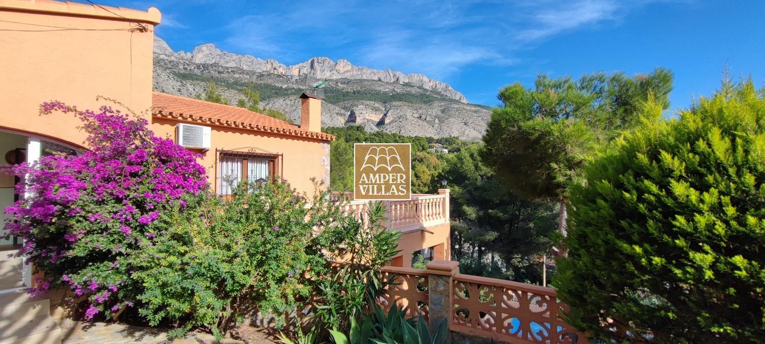  Villa avec apartement d'invités et belle vue sur les montagnes, à Altea.